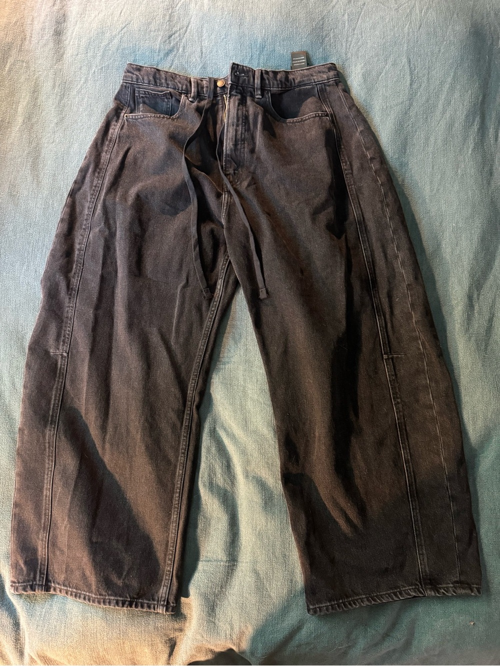 Good American Good Extreme Barrel Jeans in black, NWOT